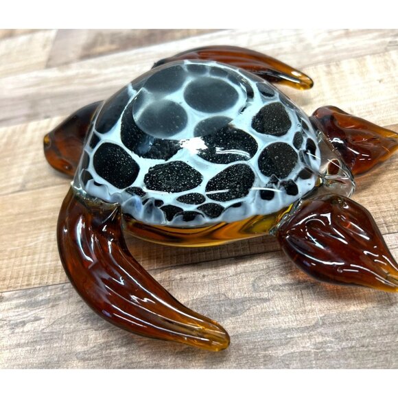 BEAUTIFUL TWO'S COMPANY TURTLE ART GLASS PAPER WEIGHT WITH SPOTTED BACK - Picture 4 of 4